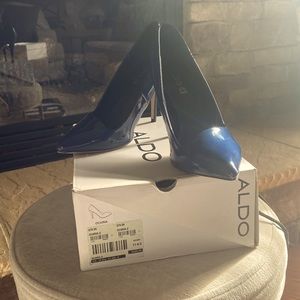 Patent leather blue pumps Worn once They like new comfortable